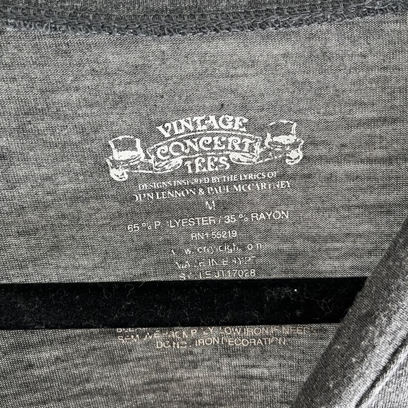 All you need is love tshirt - Picture 6 of 6